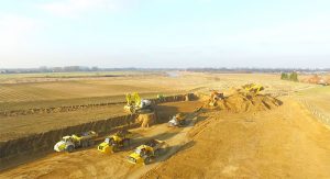 Inzet van groot materieel voor het grondverzet in Visserweert