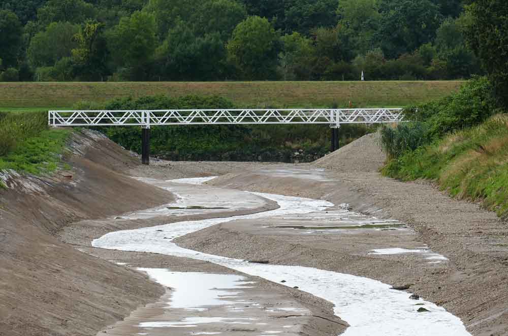 Aanblik van de nieuwe monding en stroombed van de Ur