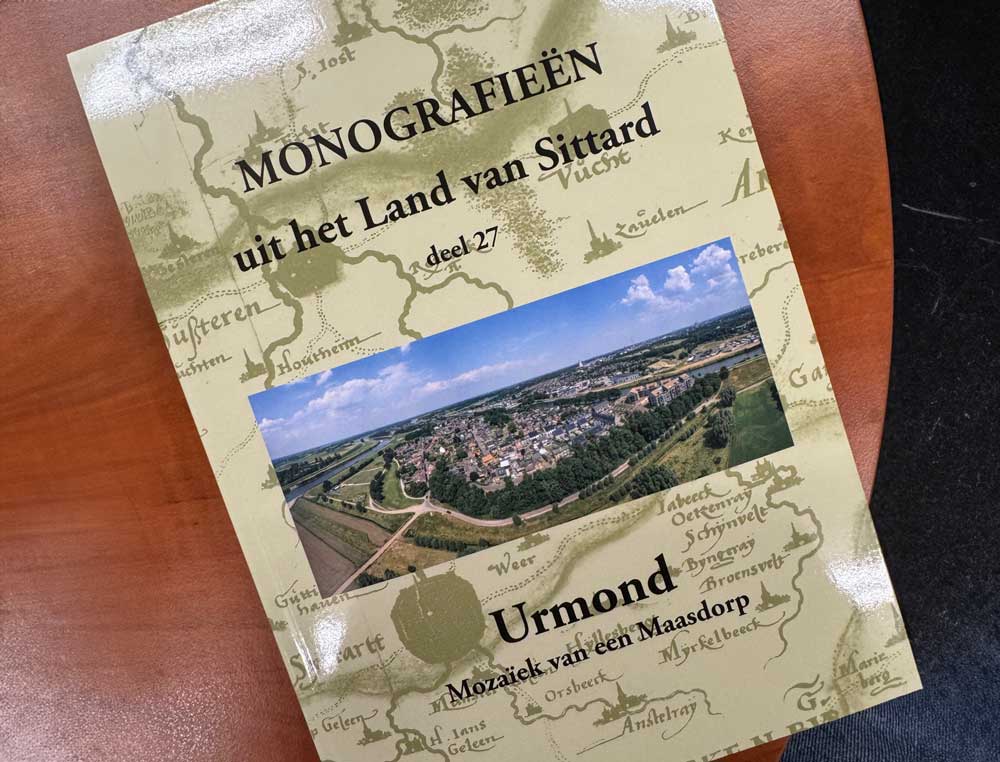De omslag van het boek dat 480 pagina’s telt