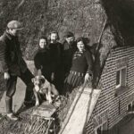 Mensen in het Land van Maas en Waal gevlucht op het dak van hun woning in 1926