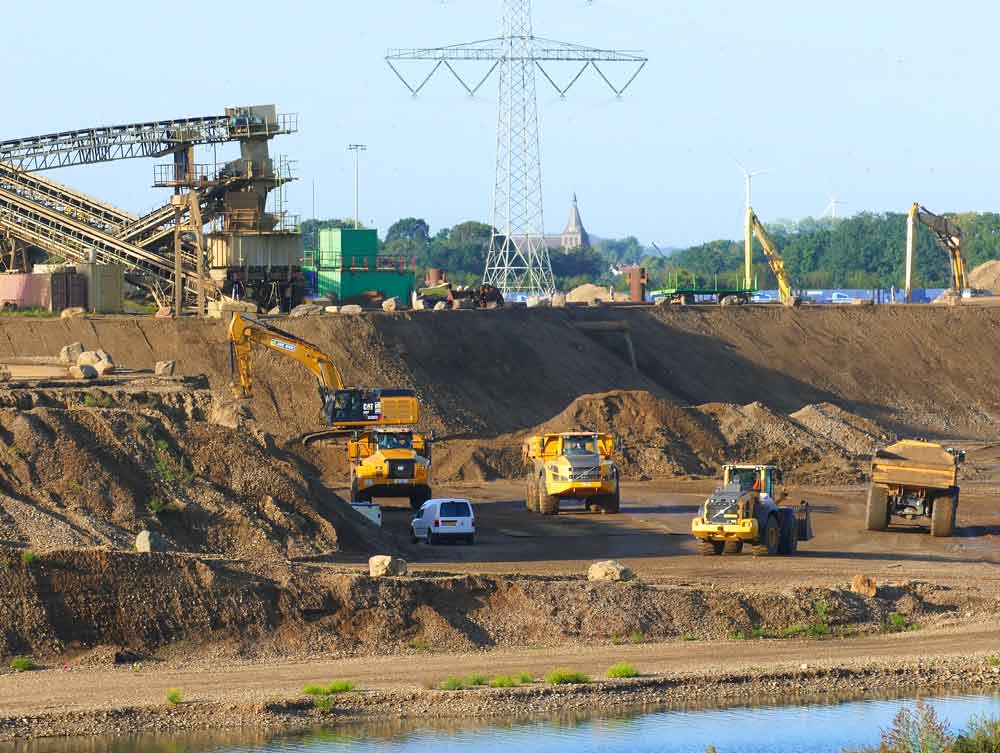 Kranen en vrachtauto’s vormen nu nog het decor in Trierveld